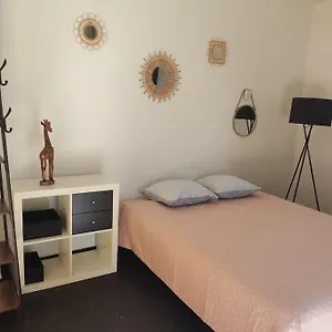 studio-prive-terrasse-parking-wifi.aixenprovencehotels.org/