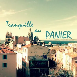 Tranquille Au Panier Face à La Mer Marseille